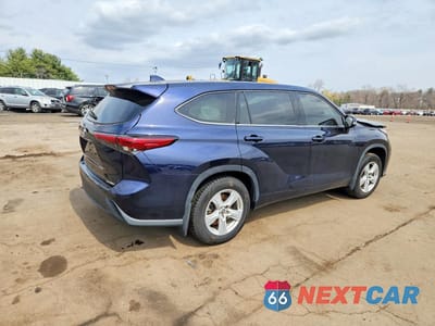 Trzecie zdjęcie samochodu z tyłu: 2021 TOYOTA HIGHLANDER LE VIN:5TDBZRBH1MS145685 - miniatura