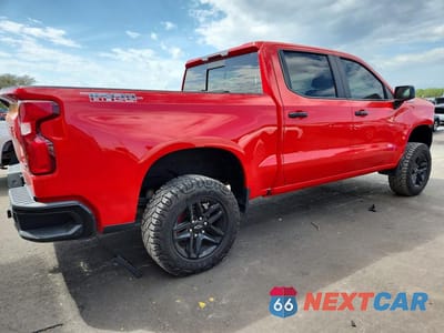 Trzecie zdjęcie samochodu z tyłu: 2021 CHEVROLET SILVERADO K1500 LT TRAIL BOSS VIN:1GCPYFED9MZ311577 - miniatura