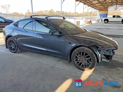 Czwarte zdjęcie samochodu z boku: 2025 TESLA MODEL 3 VIN:5YJ3E1EA6SF998777 - miniatura
