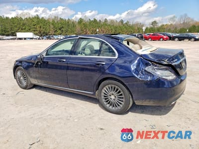 Drugie zdjęcie samochodu z przodu: 2015 MERCEDES-BENZ C 300 4MATIC VIN:55SWF4KB2FU015901 - miniatura