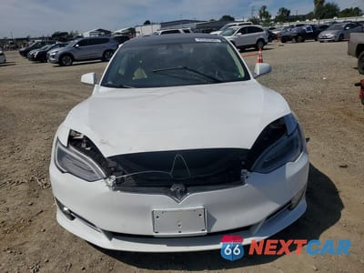 Piąte zdjęcie samochodu w środku: 2017 TESLA MODEL S VIN:5YJSA1E22HF199068 - miniatura