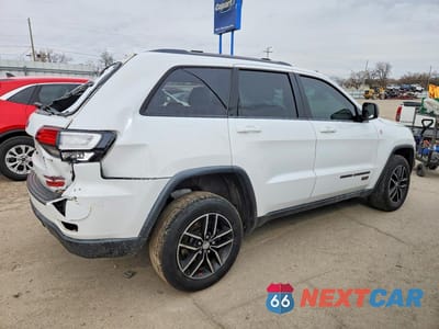 Trzecie zdjęcie samochodu z tyłu: 2017 JEEP GRAND CHEROKEE TRAILHAWK VIN:1C4RJFLG9HC604981 - miniatura