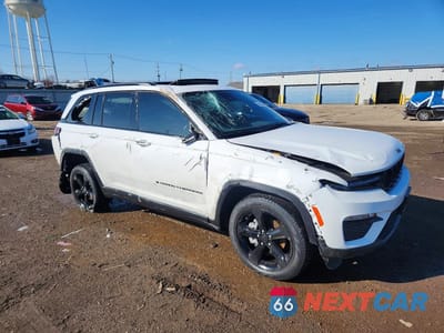 Czwarte zdjęcie samochodu z boku: 2025 JEEP GRAND CHEROKEE LIMITED VIN:1C4RJHBG9SC352976 - miniatura