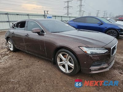 Czwarte zdjęcie samochodu z boku: 2018 VOLVO S90 T5 MOMENTUM VIN:LVY982MK6JP026790 - miniatura