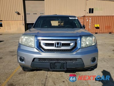 Piąte zdjęcie samochodu w środku: 2011 HONDA PILOT LX VIN:5FNYF3H27BB044381 - miniatura
