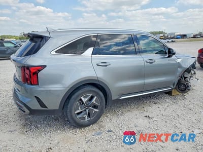 Trzecie zdjęcie samochodu z tyłu: 2021 KIA SORENTO HYBRID EX VIN:KNDRH4LG3M5045572 - miniatura