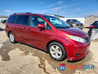 Czwarte zdjęcie samochodu z boku: 2014 TOYOTA SIENNA LE 8-PASSENGER VIN:5TDKK3DC7ES497822 - miniatura