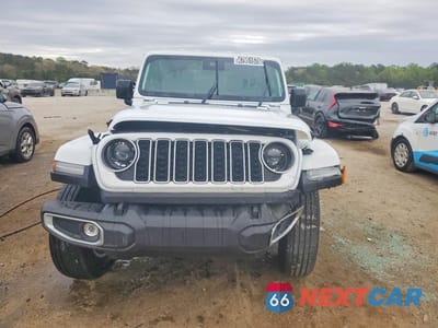 Piąte zdjęcie samochodu w środku: 2025 JEEP WRANGLER SAHARA VIN:1C4PJXEN4SW506035 - miniatura