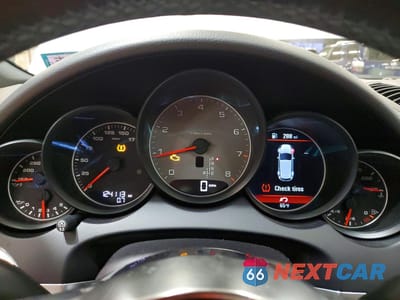 Zdjęcie 9 z 13 samochodu: 2017 PORSCHE CAYENNE S VIN:WP1AB2A25HLA52775 - miniatura