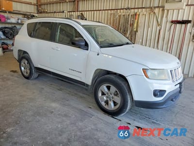 Czwarte zdjęcie samochodu z boku: 2014 JEEP COMPASS SPORT VIN:1C4NJCBAXED742853 - miniatura