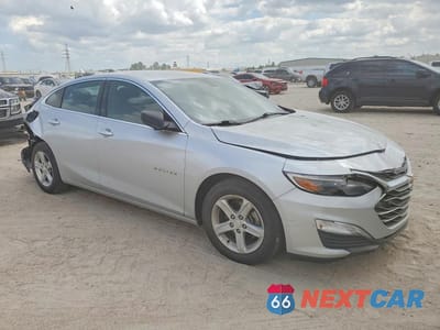 Czwarte zdjęcie samochodu z boku: 2019 CHEVROLET MALIBU LS VIN:1G1ZC5ST3KF116658 - miniatura