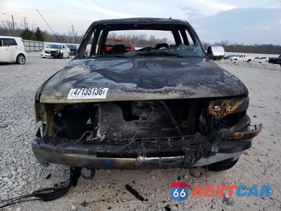 Piąte zdjęcie samochodu w środku: 2001 CHEVROLET SILVERADO K1500 VIN:2GCEK19T711324121 - miniatura