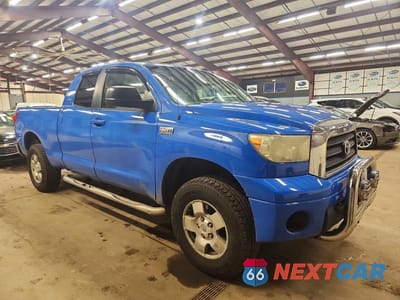 Czwarte zdjęcie samochodu z boku: 2007 TOYOTA TUNDRA SR5 VIN:5TFBV541X7X009705 - miniatura