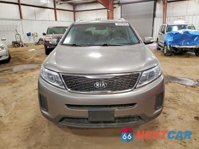Piąte zdjęcie samochodu w środku: 2014 KIA SORENTO LX VIN:5XYKTDA7XEG461128 - miniatura