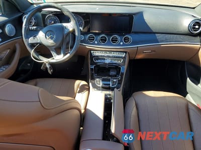 Zdjęcie 8 z 12 samochodu: 2017 MERCEDES-BENZ E 300 4MATIC VIN:WDDZF4KB7HA137167 - miniatura