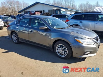 Czwarte zdjęcie samochodu z boku: 2018 NISSAN ALTIMA 2.5 S VIN:1N4AL3AP8JC166152 - miniatura