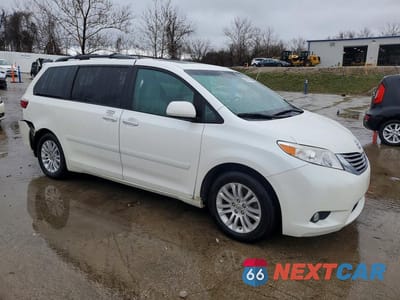 Czwarte zdjęcie samochodu z boku: 2016 TOYOTA SIENNA XLE PREMIUM 8-PASSENGER VIN:5TDYK3DC2GS702069 - miniatura