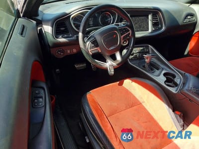Zdjęcie 8 z 13 samochodu: 2018 DODGE CHALLENGER SXT VIN:2C3CDZAGXJH110881 - miniatura