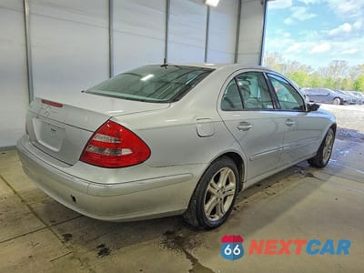 Trzecie zdjęcie samochodu z tyłu: 2006 MERCEDES-BENZ E 350 VIN:WDBUF56J66A915918 - miniatura