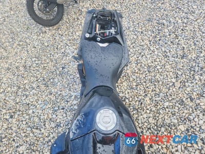 Piąte zdjęcie samochodu w środku: 2011 YAMAHA YZFR1 VIN:JYARN23E9BA011292 - miniatura