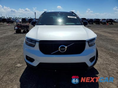 Piąte zdjęcie samochodu w środku: 2022 VOLVO XC40 T5 R-DESIGN VIN:YV4162UM9N2642768 - miniatura