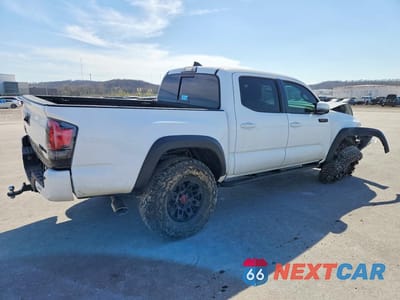 Trzecie zdjęcie samochodu z tyłu: 2018 TOYOTA TACOMA TRD PRO VIN:5TFCZ5ANXJX154007 - miniatura
