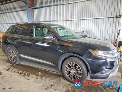 Czwarte zdjęcie samochodu z boku: 2018 MITSUBISHI OUTLANDER SE VIN:JA4AD3A37JJ004149 - miniatura