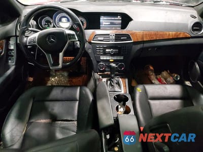 Zdjęcie 8 z 12 samochodu: 2012 MERCEDES-BENZ C 300 4MATIC VIN:WDDGF8BB9CA612566 - miniatura