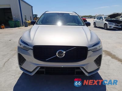 Piąte zdjęcie samochodu w środku: 2025 VOLVO XC60 CORE VIN:YV4M12RJXS1133073 - miniatura