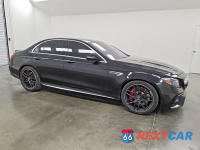 Czwarte zdjęcie samochodu z boku: 2018 MERCEDES-BENZ E 63 AMG-S VIN:WDDZF8KBXJA424614 - miniatura