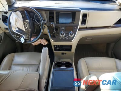 Zdjęcie 8 z 13 samochodu: 2015 TOYOTA SIENNA XLE PREMIUM 7-PASSENGER VIN:5TDDK3DC0FS124471 - miniatura
