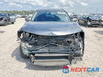 Piąte zdjęcie samochodu w środku: 2018 NISSAN ROGUE SV VIN:KNMAT2MT0JP517951 - miniatura