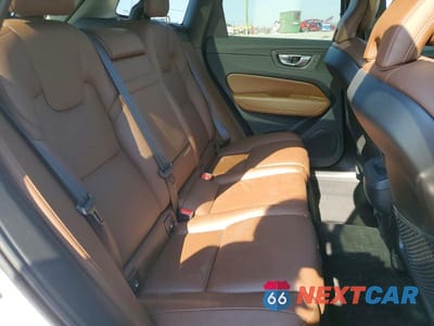 Zdjęcie 11 z 14 samochodu: 2019 VOLVO XC60 T5 VIN:LYV102RK1KB322589 - miniatura
