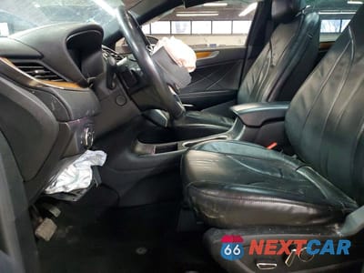 Zdjęcie 7 z 12 samochodu: 2019 LINCOLN MKC RESERVE VIN:5LMCJ3D98KUL50601 - miniatura