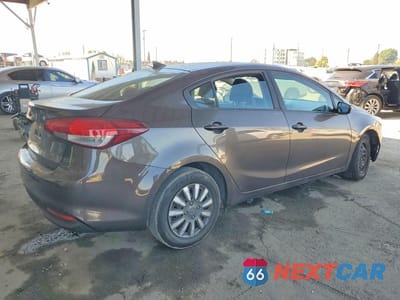 Trzecie zdjęcie samochodu z tyłu: 2017 KIA FORTE LX VIN:3KPFK4A77HE006162 - miniatura