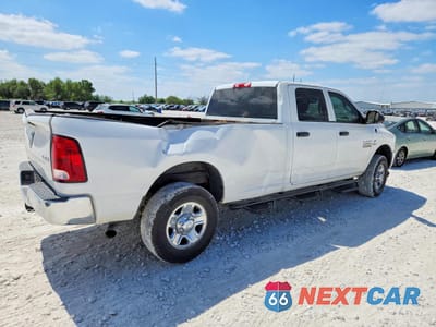 Trzecie zdjęcie samochodu z tyłu: 2018 DODGE 2500 CREW VIN:3C6UR5HL4JG418293 - miniatura