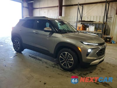 Czwarte zdjęcie samochodu z boku: 2025 CHEVROLET TRAILBLAZER LT VIN:KL79MPSL8SB185771 - miniatura