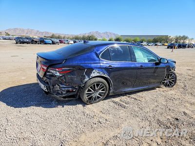 Trzecie zdjęcie samochodu z tyłu: 2022 TOYOTA CAMRY HYBRID XLE VIN:4T1F31AK3NU574899 - miniatura