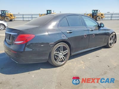 Trzecie zdjęcie samochodu z tyłu: 2019 MERCEDES-BENZ E 300 VIN:WDDZF4JB8KA631689 - miniatura