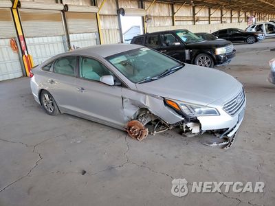 Czwarte zdjęcie samochodu z boku: 2017 HYUNDAI SONATA BASE VIN:5NPE24AF9HH507181 - miniatura