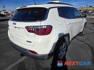 Czwarte zdjęcie samochodu z boku: 2019 JEEP COMPASS LATITUDE VIN:3C4NJCBB3KT801255 - miniatura