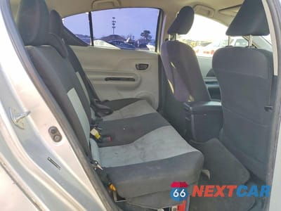 Zdjęcie 10 z 13 samochodu: 2013 TOYOTA PRIUS C TWO VIN:JTDKDTB34D1528209 - miniatura