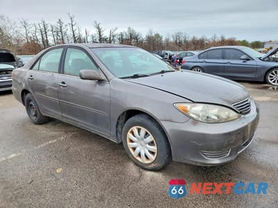 Czwarte zdjęcie samochodu z boku: 2005 TOYOTA CAMRY LE VIN:4T1BE32K95U970290 - miniatura