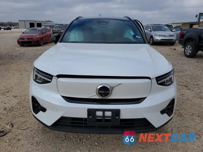 Piąte zdjęcie samochodu w środku: 2023 VOLVO XC40 RECHARGE PLUS VIN:YV4ED3UL7P2020340 - miniatura