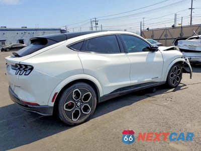Trzecie zdjęcie samochodu z tyłu: 2023 FORD MUSTANG MACH-E GT VIN:3FMTK4SE8PMB00602 - miniatura