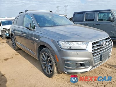 Czwarte zdjęcie samochodu z boku: 2017 AUDI Q7 PREMIUM PLUS VIN:WA1LAAF78HD017793 - miniatura
