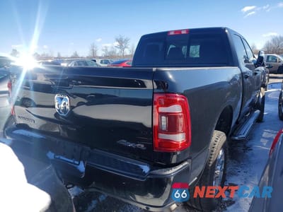 Trzecie zdjęcie samochodu z tyłu: 2024 RAM 2500 LARAMIE VIN:3C6UR5FJXRG134860 - miniatura