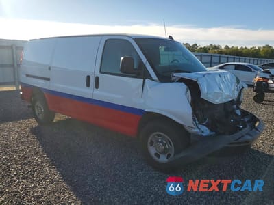 Czwarte zdjęcie samochodu z boku: 2018 CHEVROLET EXPRESS 2500 CARGO DELIVERY VAN VIN:1GCWGAFP0J1316557 - miniatura