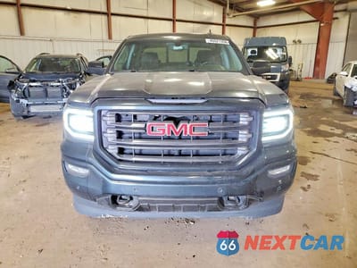 Piąte zdjęcie samochodu w środku: 2017 GMC SIERRA K1500 SLT VIN:3GTU2NEC9HG361942 - miniatura