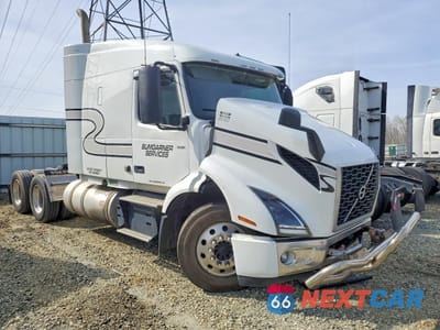 2023 VOLVO VNR 4V4WC9EH6PN610815 - główne zdjęcie licytacji z USA - miniatura